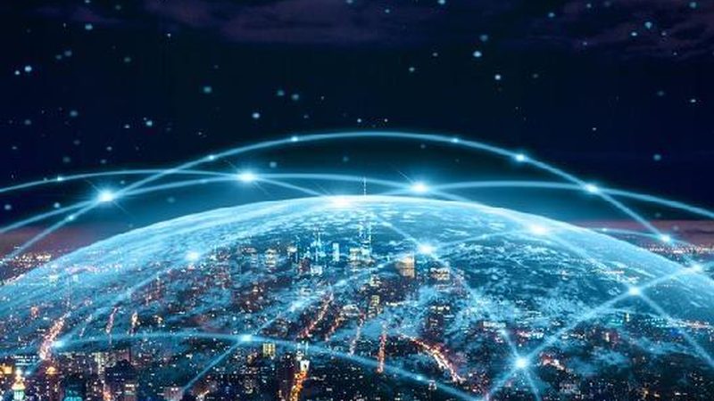 科技服务外包与内包：两种模式下的战略考量